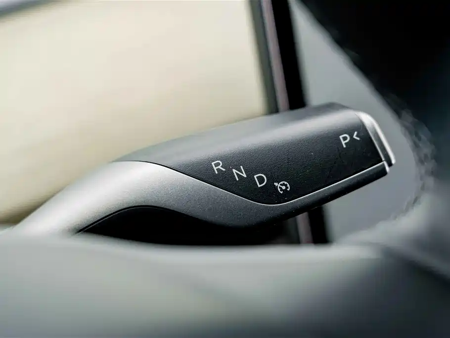 Tesla Model Y — миниатюра 17