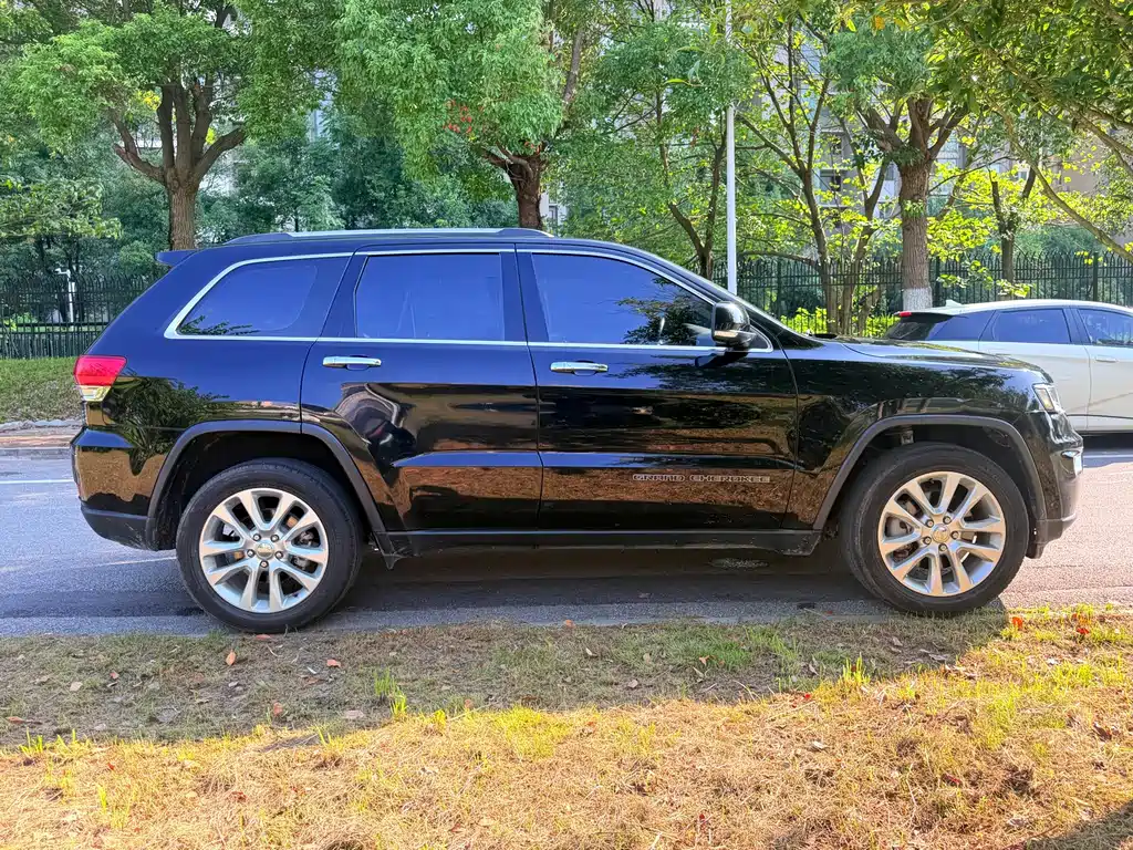 Jeep Grand Cherokee (Import) — миниатюра 7