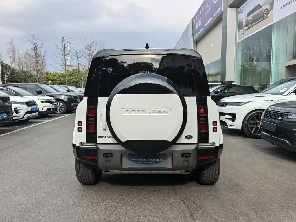 Land Rover Land Rover Defender 2025 110 3.0T P400 X-Dynamic HSE