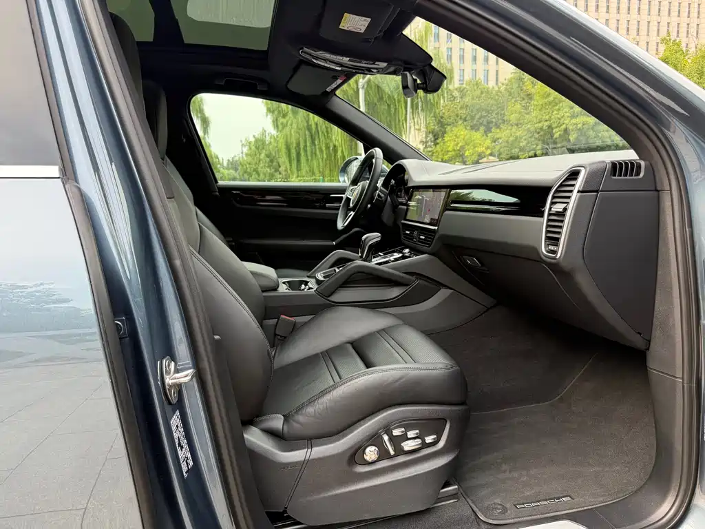 Porsche Cayenne — миниатюра 12