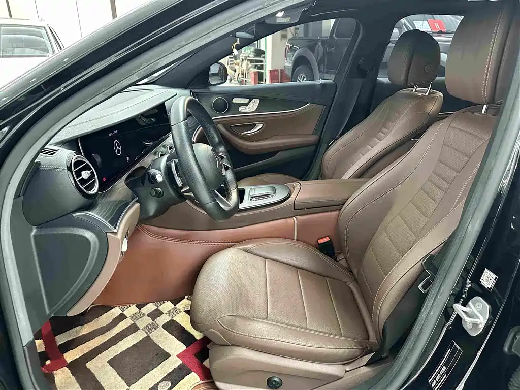 Mercedes-Benz E-Class — миниатюра 11