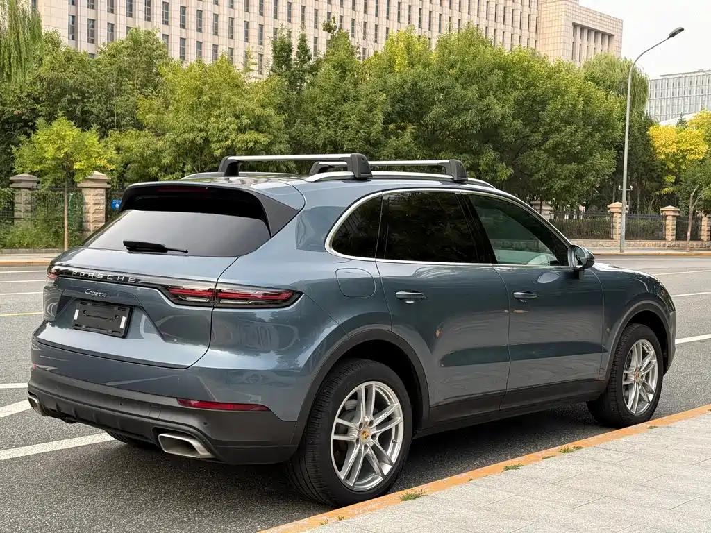 Porsche Cayenne — миниатюра 9