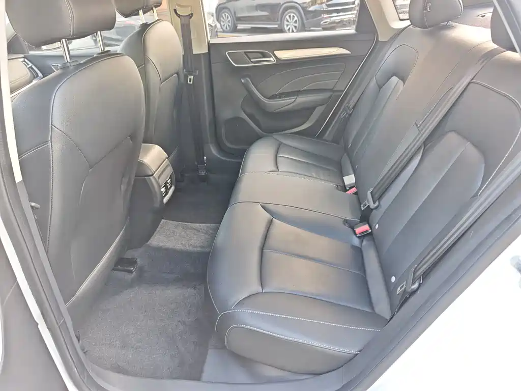 Roewe i6 New Energy — миниатюра 13