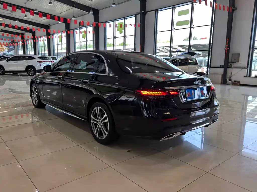 Mercedes-Benz E-Class — миниатюра 6