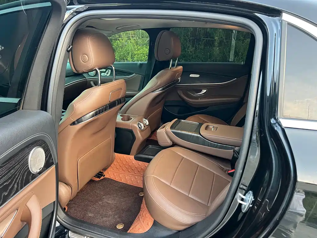 Mercedes-Benz E-Class — миниатюра 5