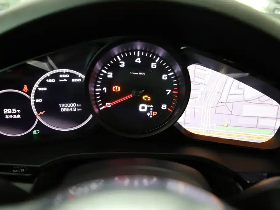 Porsche Cayenne — миниатюра 5