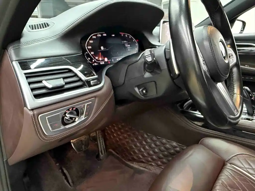 BMW 7 Series — миниатюра 2