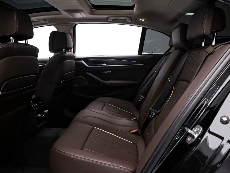 BMW 5 Series — миниатюра 17