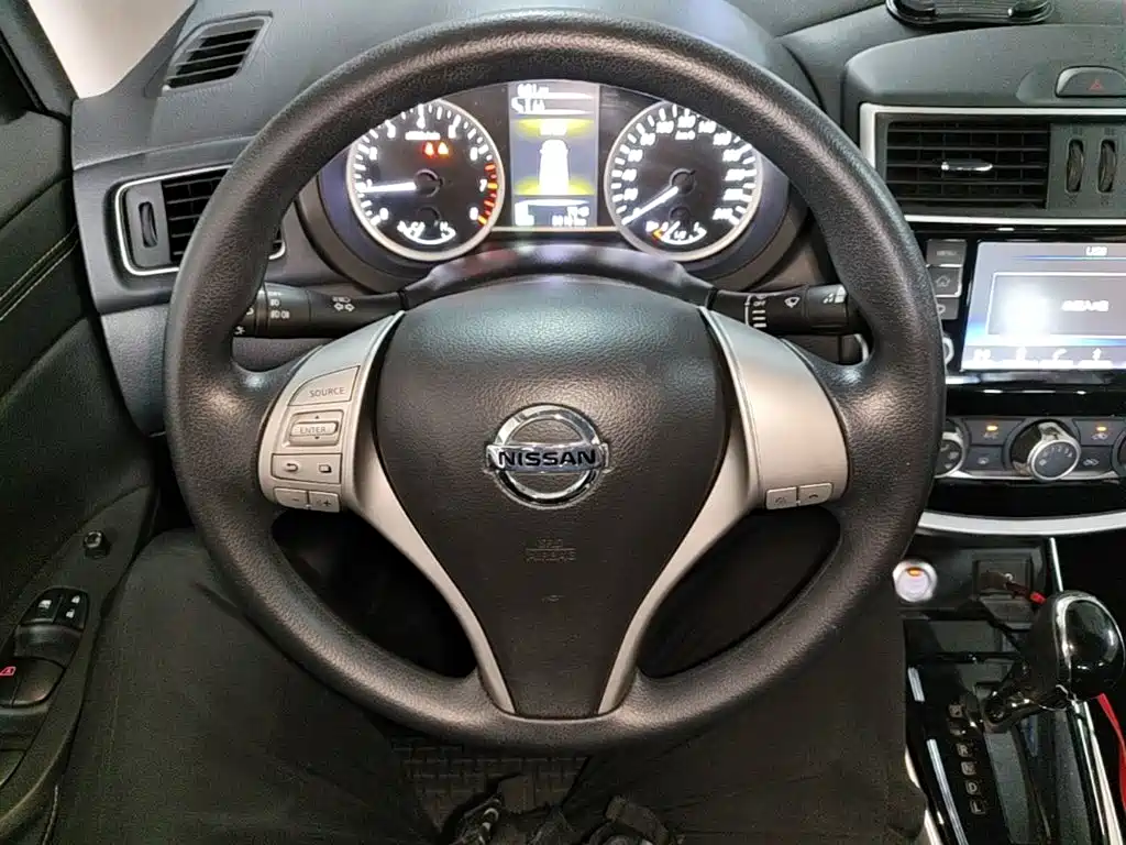 Nissan Tiida — миниатюра 11