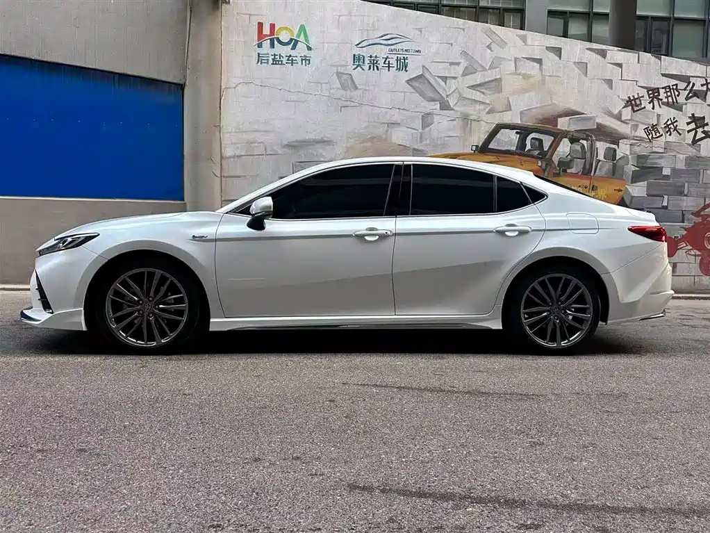 TOYOTA CAMRY