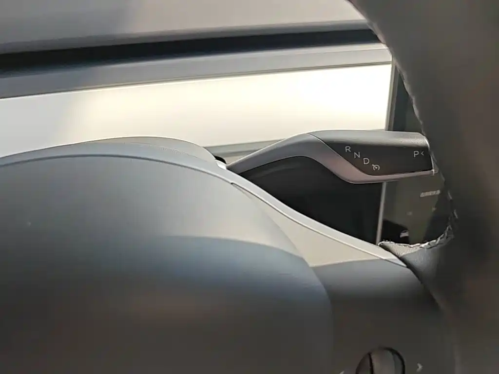 Tesla Model Y — миниатюра 14