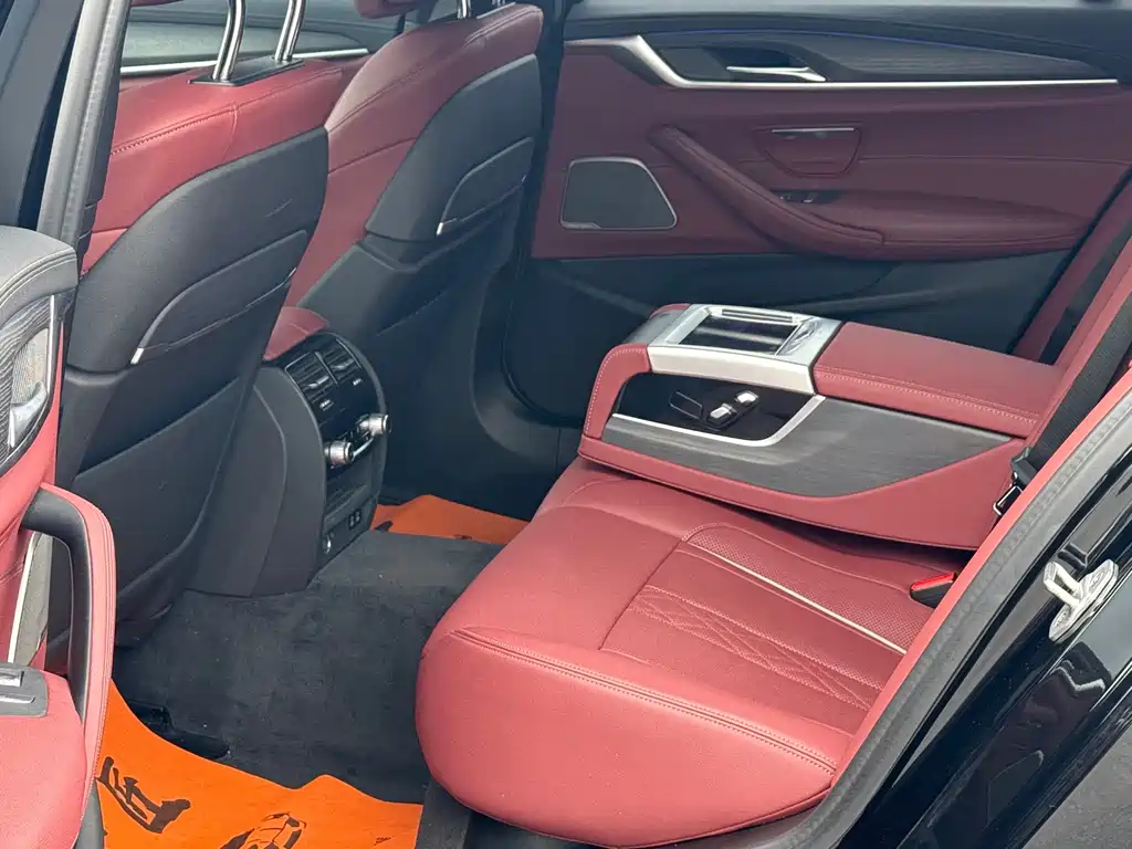 BMW 5 Series — миниатюра 6