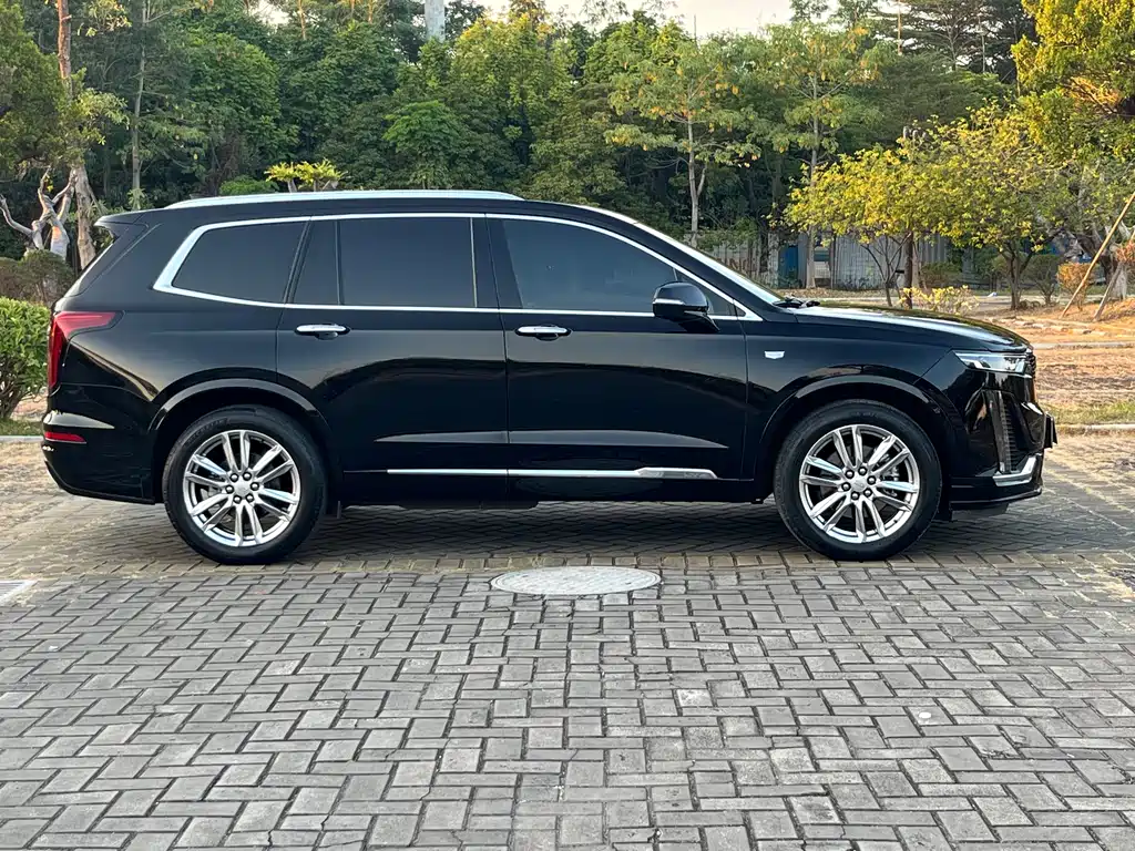 CADILLAC XT6