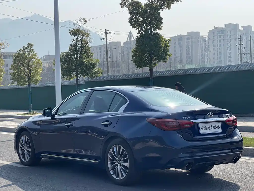 INFINITI Q50L
