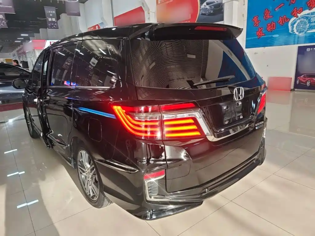Honda Elysion — миниатюра 5