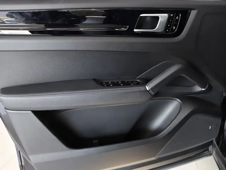 Porsche Cayenne — миниатюра 18