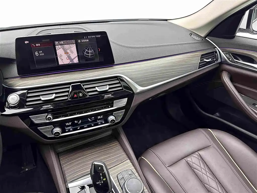 BMW 5 Series New Energy — миниатюра 15