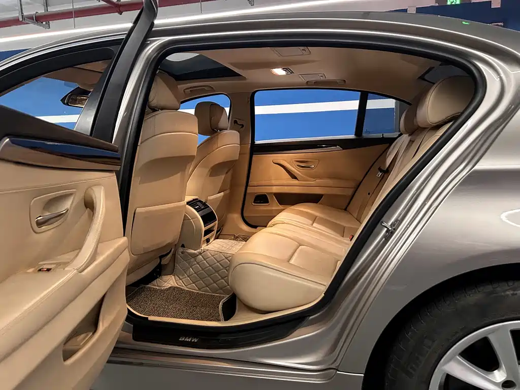 BMW 5 Series — миниатюра 8