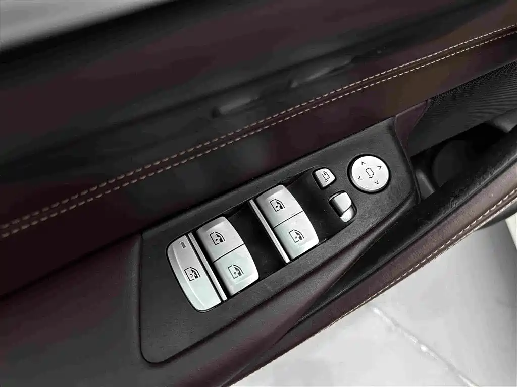 BMW 5 Series New Energy — миниатюра 26