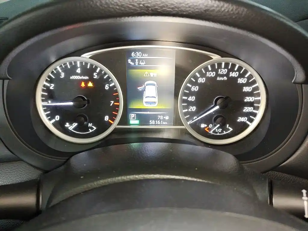 Nissan Tiida — миниатюра 12