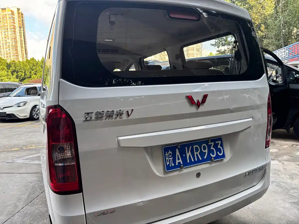 Wuling Rongguang V — миниатюра 7