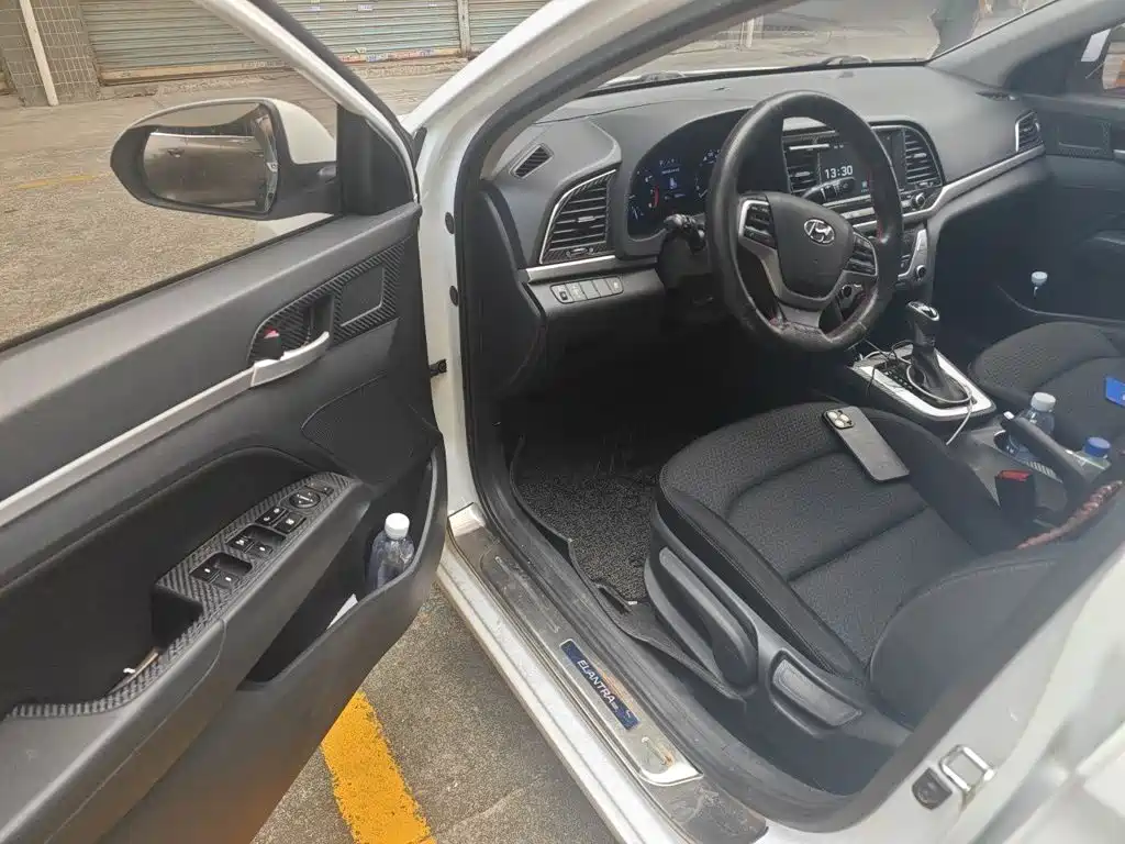 Hyundai Elantra — миниатюра 12
