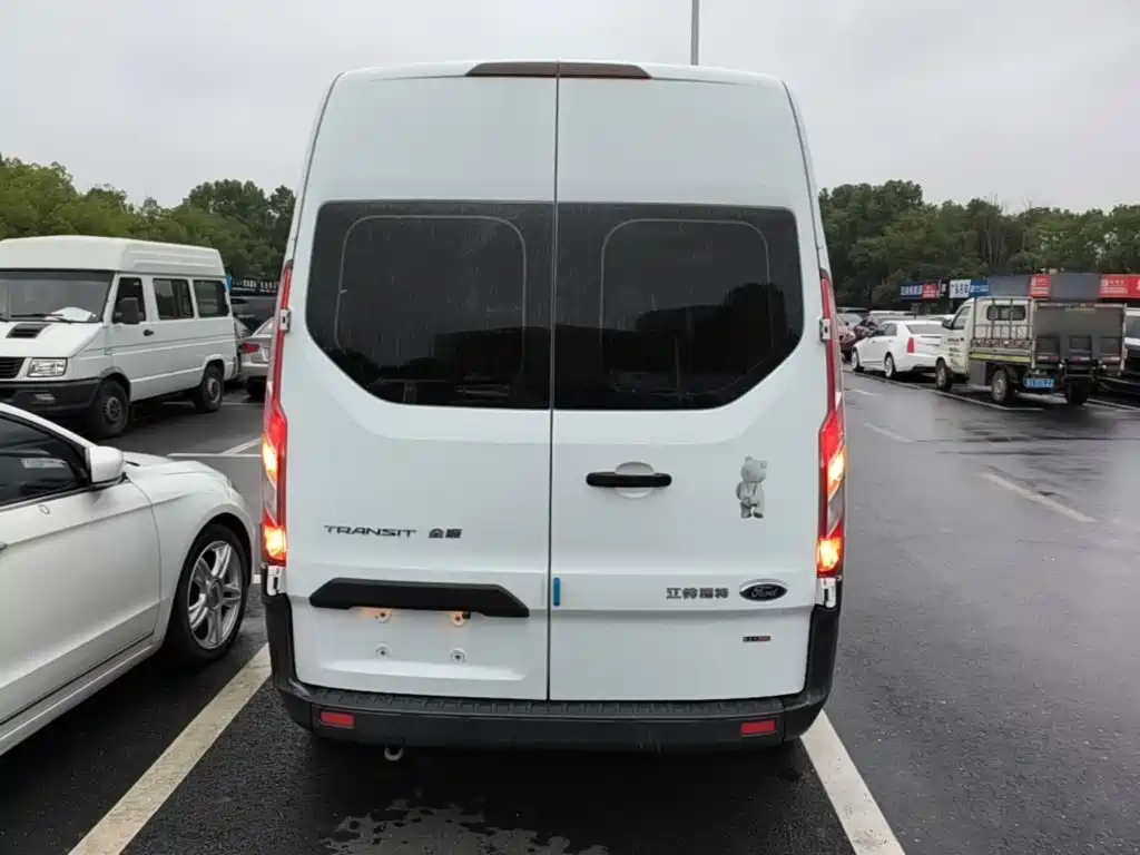 Ford Transit — миниатюра 6