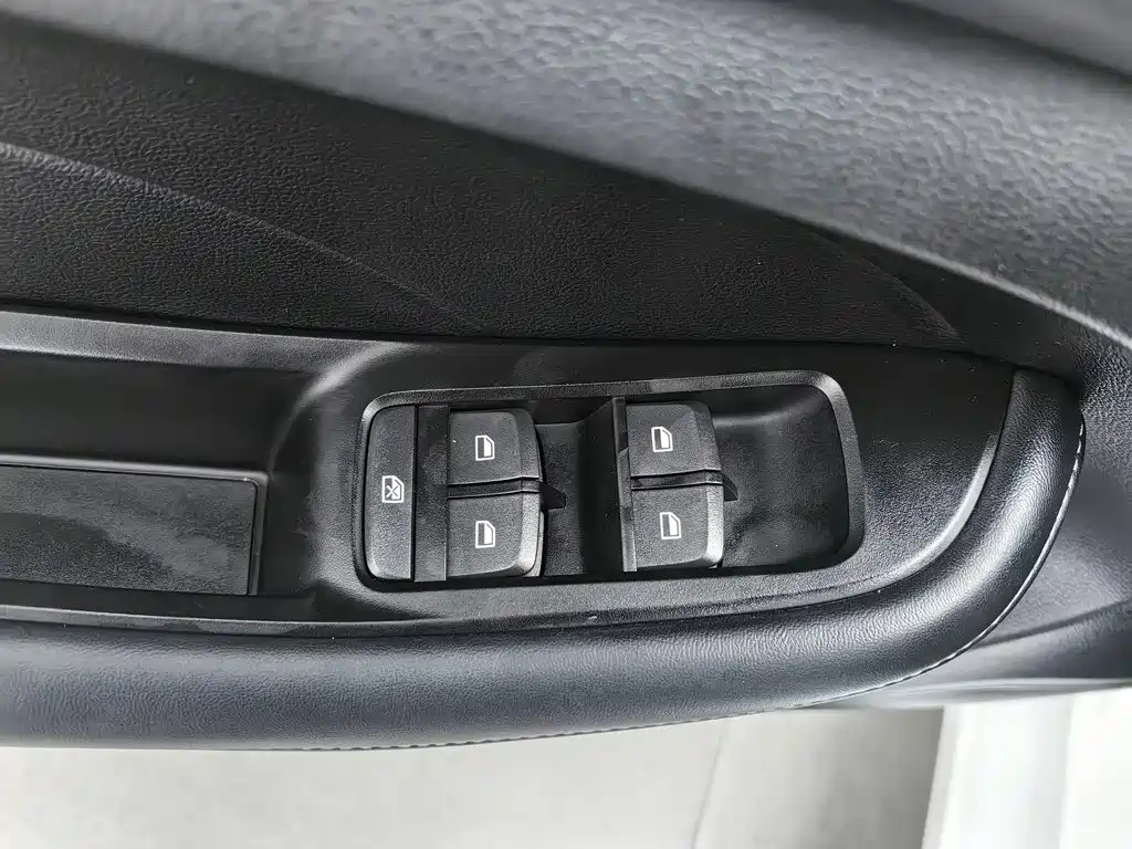 Roewe i5 — миниатюра 9