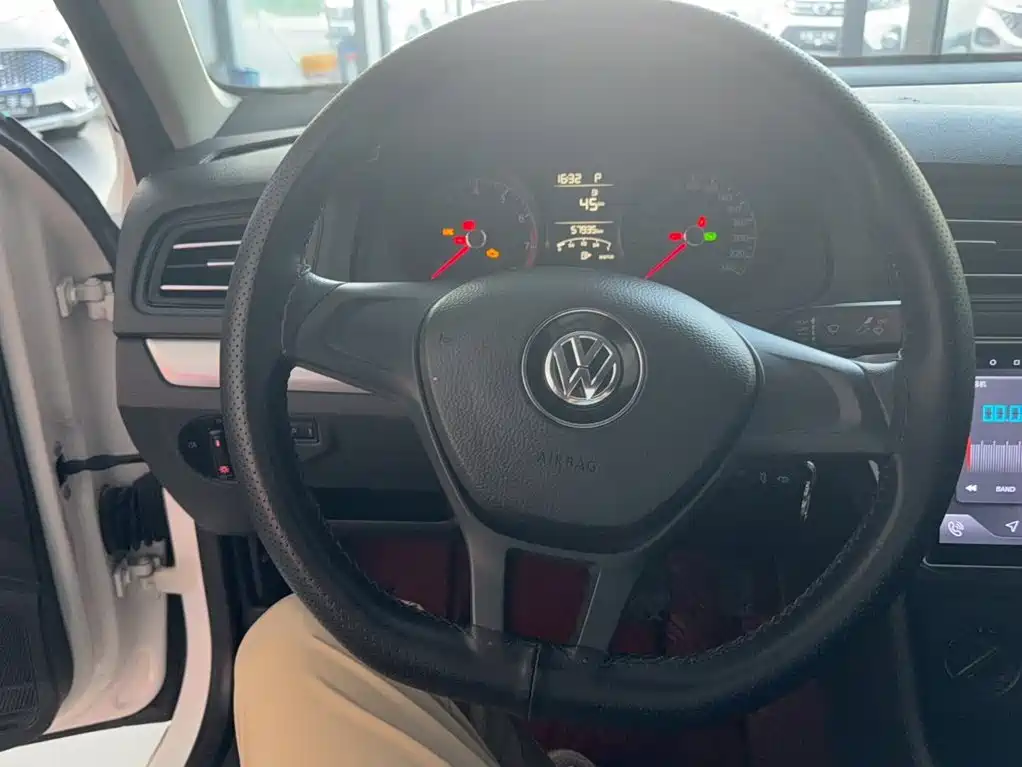 Volkswagen Lavida — миниатюра 5