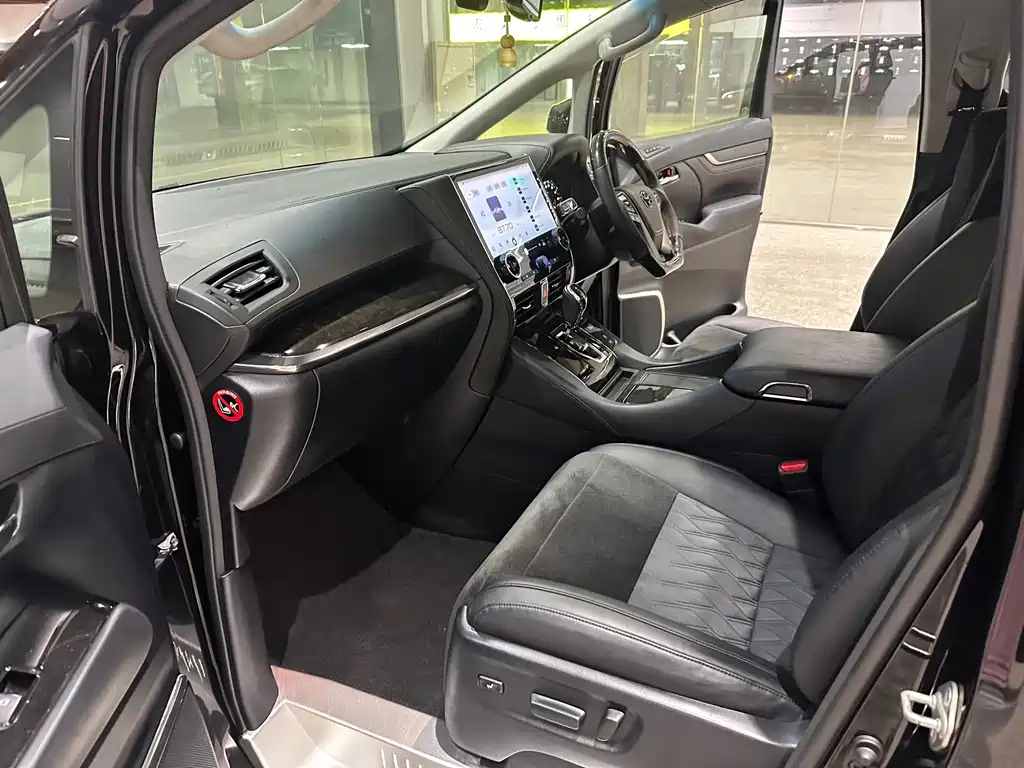 Toyota Vellfire — миниатюра 4