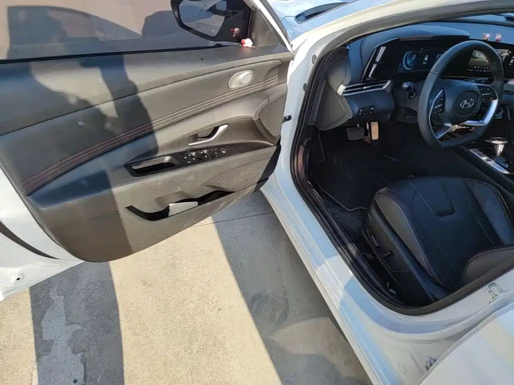 Hyundai Elantra — миниатюра 16