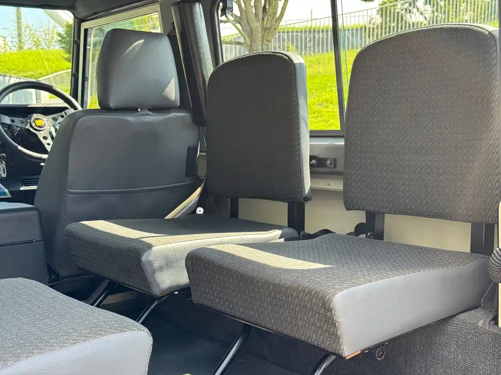 Land Rover Defender — миниатюра 12