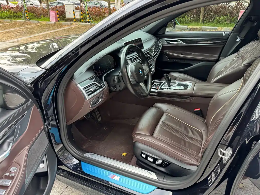 BMW 7 Series — миниатюра 5