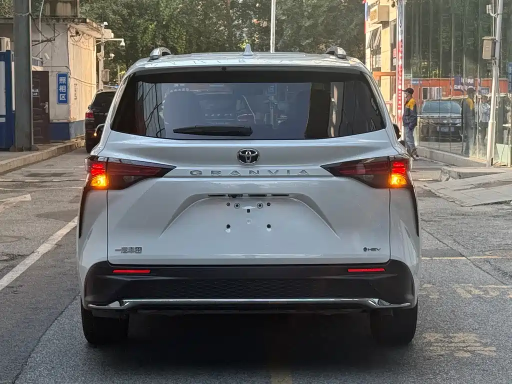 Toyota Granvia — миниатюра 20