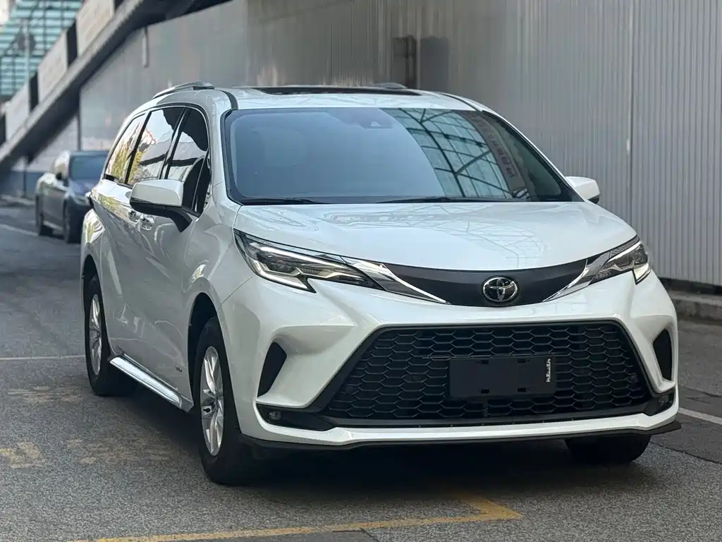 Toyota Granvia — миниатюра 3