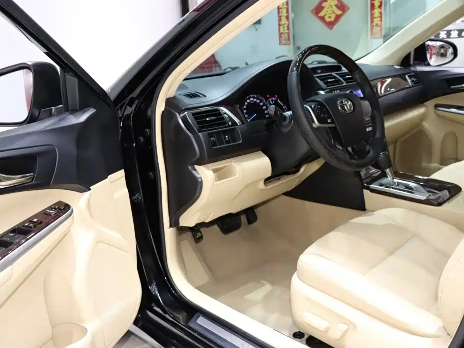 Toyota Camry — миниатюра 9