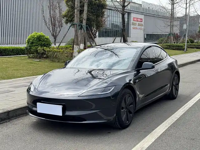 TESLA MODEL 3 2025