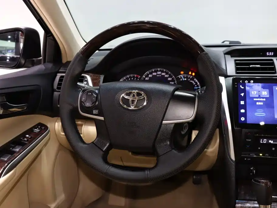 Toyota Camry — миниатюра 13