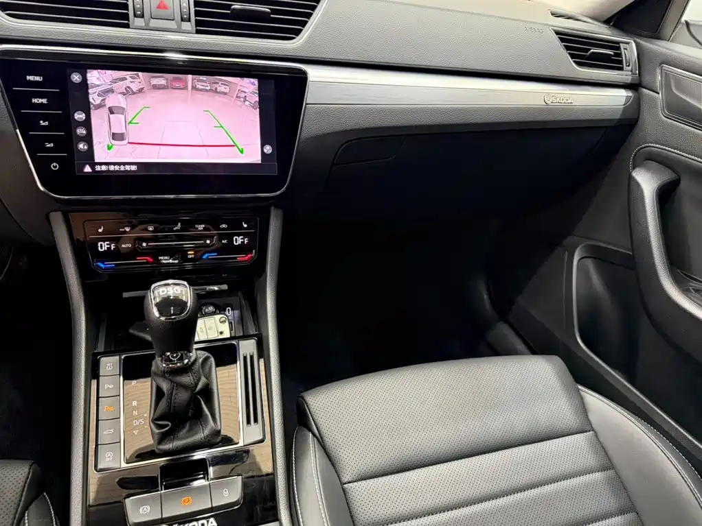 Skoda Superb — миниатюра 12