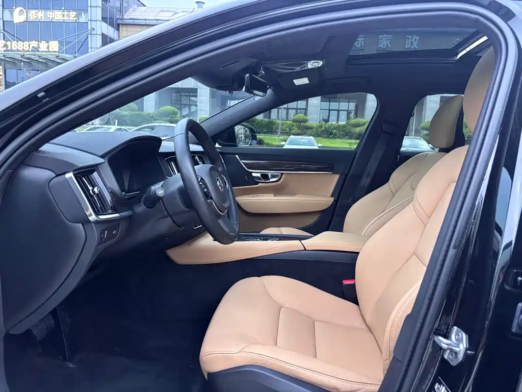 Volvo S90 — миниатюра 9