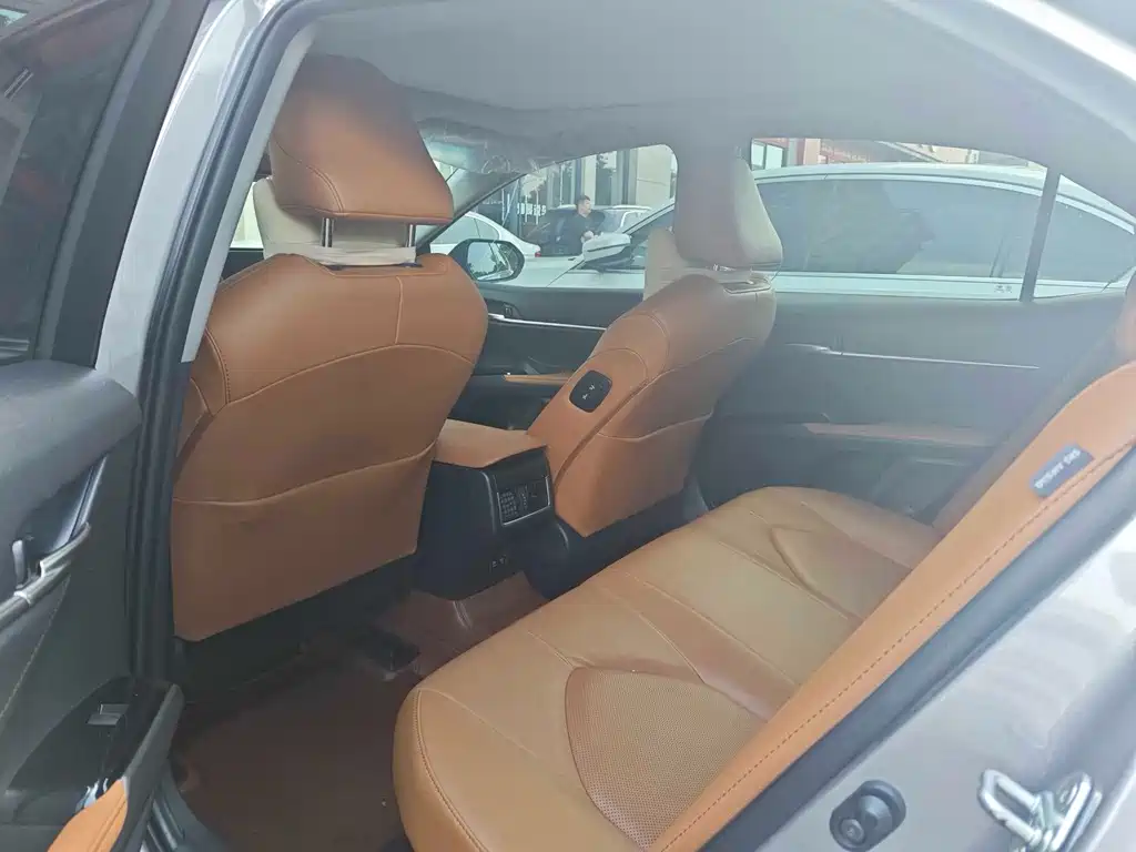 Toyota Camry — миниатюра 9