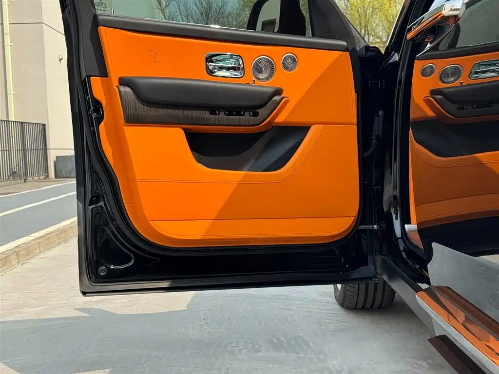 Rolls-Royce Cullinan 2022 мест