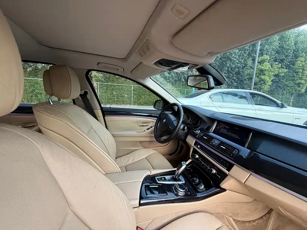 BMW 5 Series — миниатюра 11