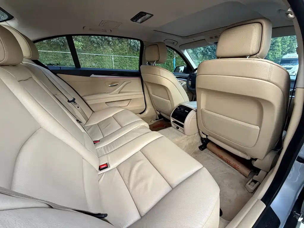 BMW 5 Series — миниатюра 17