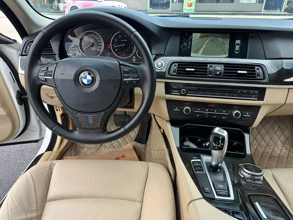 BMW 5 Series — миниатюра 12