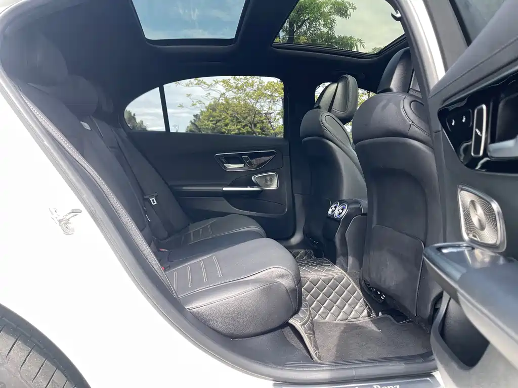 Mercedes-Benz C-Class — миниатюра 14