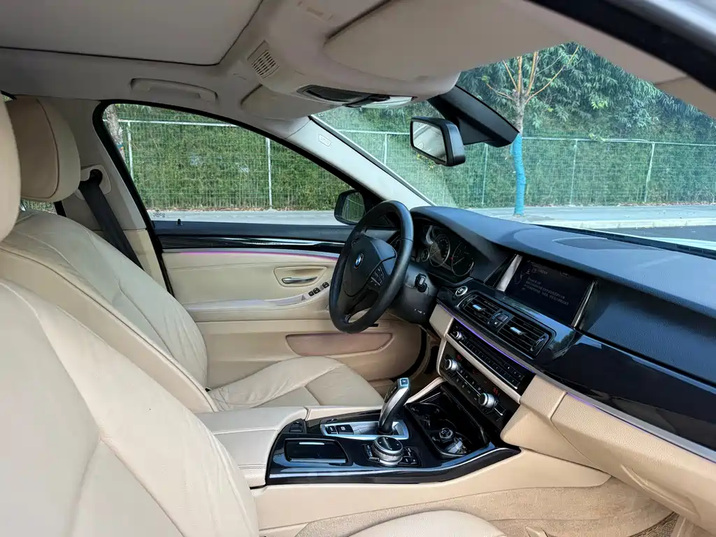BMW 5 Series — миниатюра 12