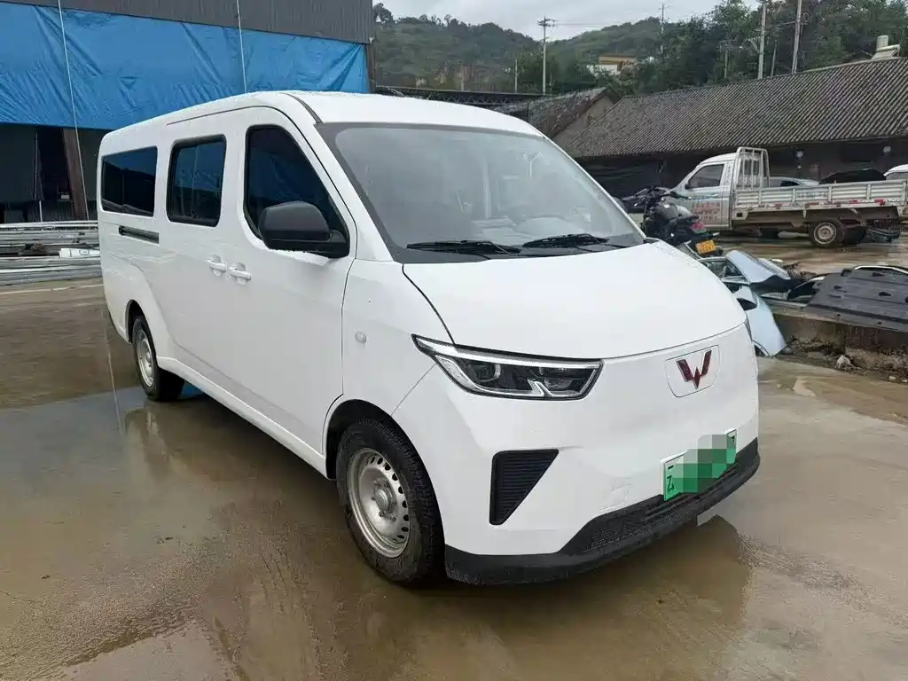 Wuling Yangguang — миниатюра 3