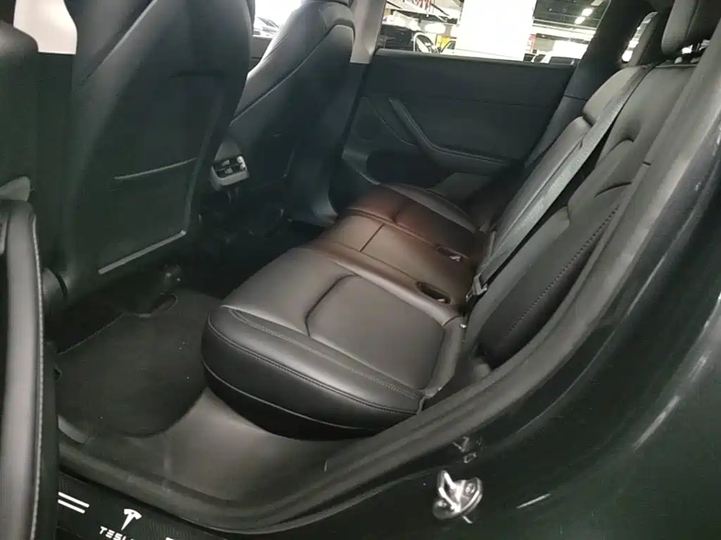 Tesla Model Y — миниатюра 17