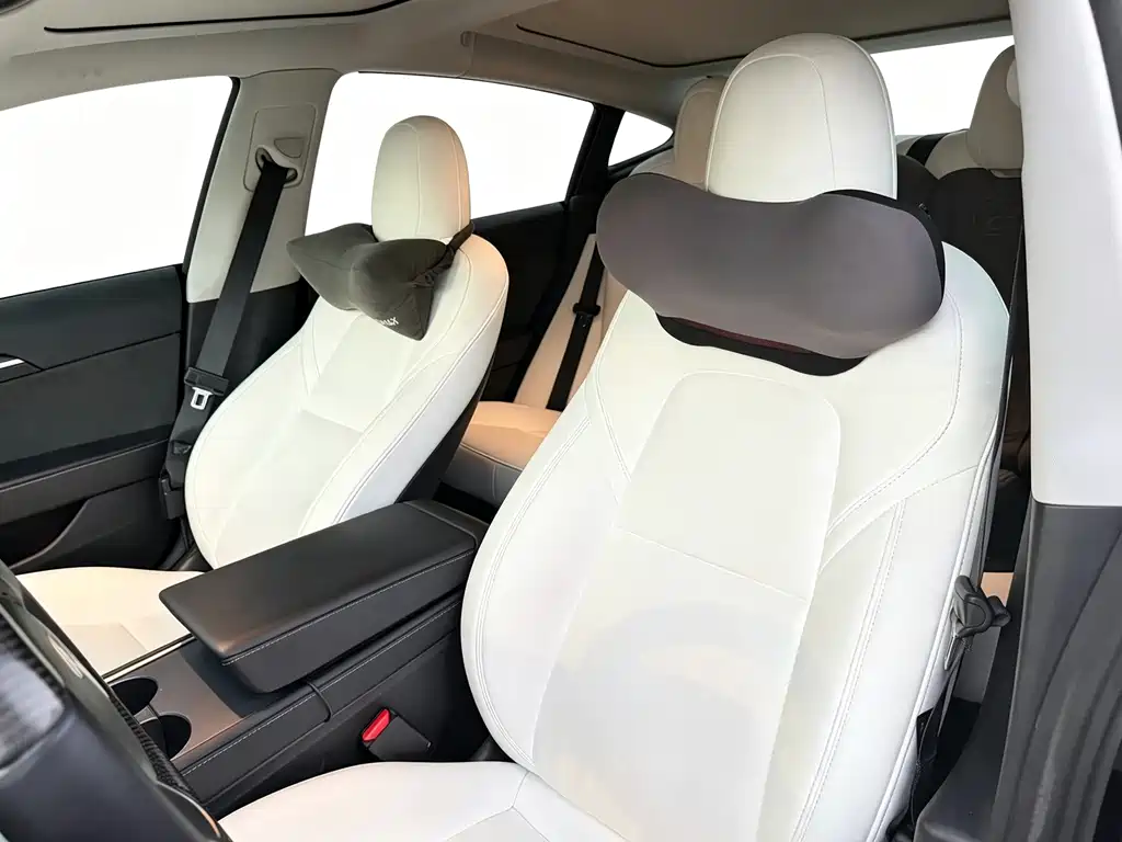 Tesla Model 3 — миниатюра 7